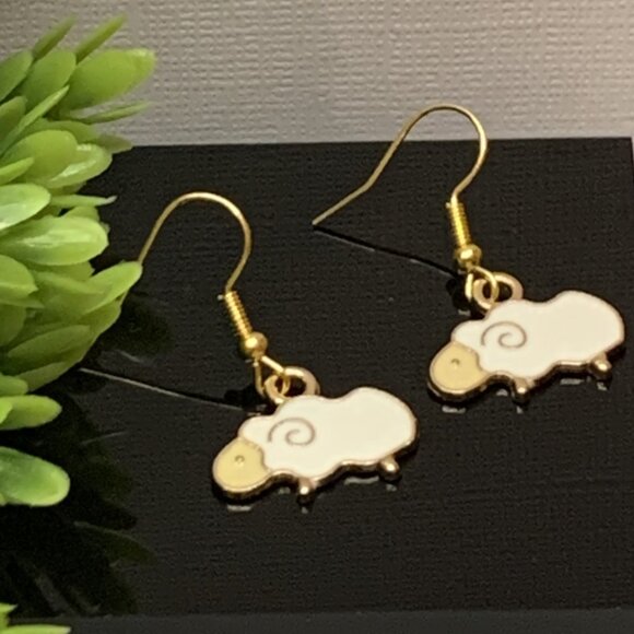 Sheep Earring, Sheep Jewelry, Gift Idea, Easter Earring, Silly Earring - Picture 2 of 4